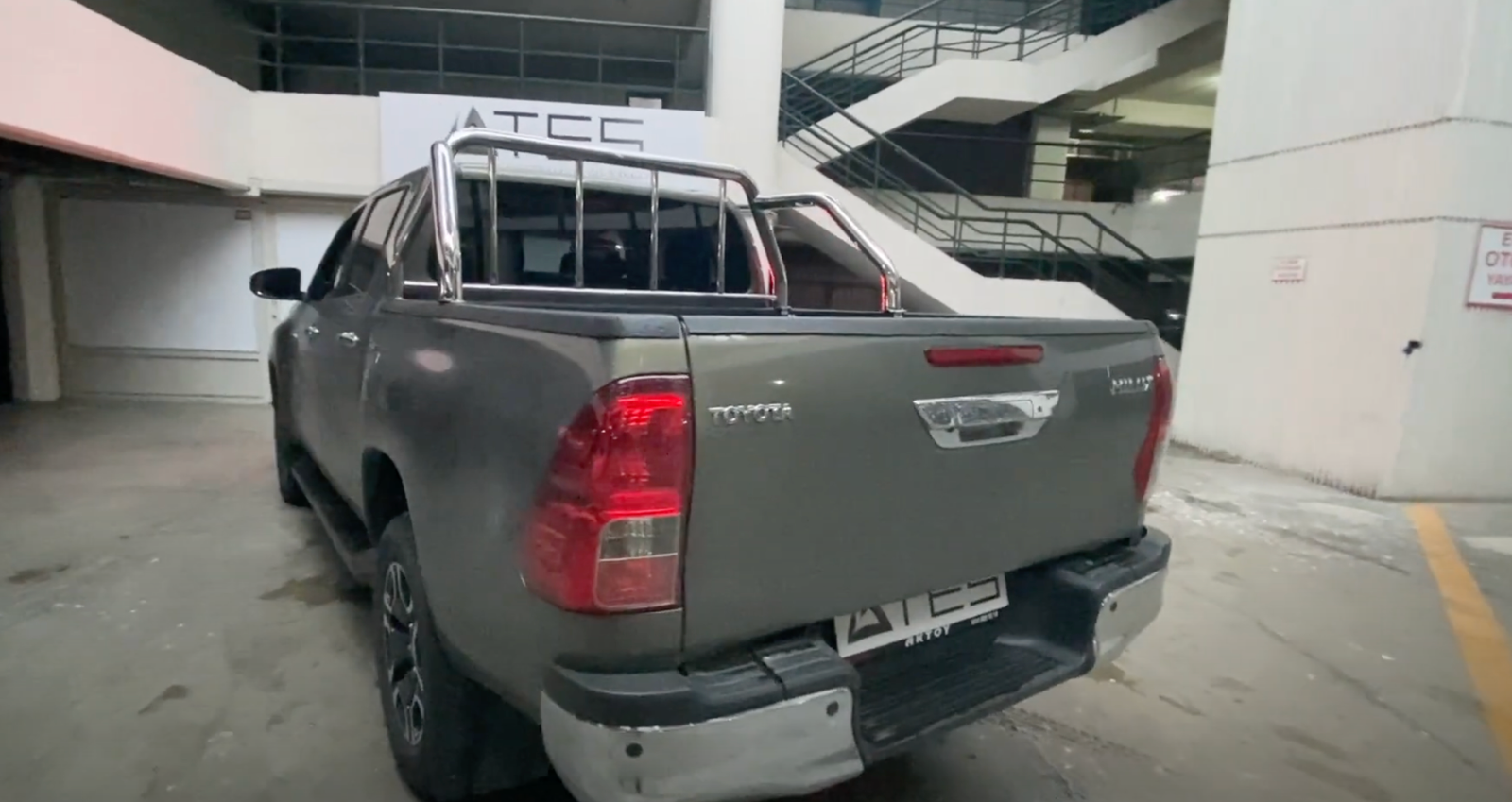 ekran-resmi-2025-03-10-14-10-11.png Toyota Hilux 2023 Krom Rollbar - Görsel 1