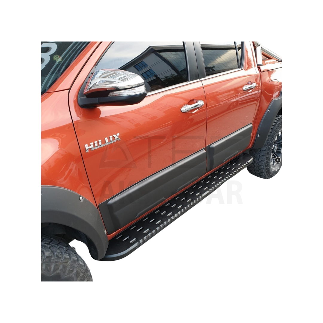 hilux-basamak-ates-aksesuar.png Toyota Hilux Metal Yan Basamak Slotlu - Görsel 1