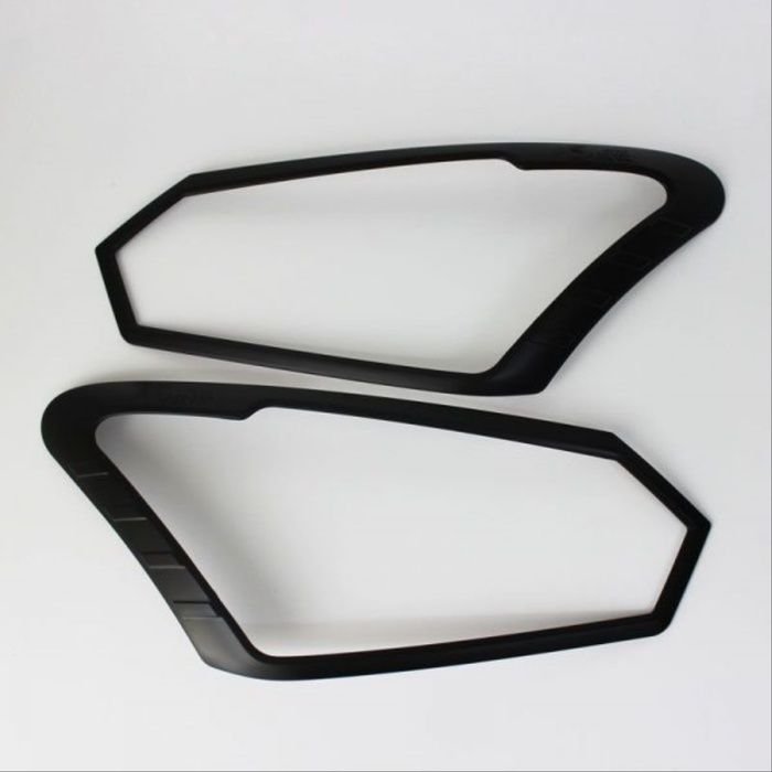 isdmfk17-s-1.jpeg D-MAX IÇIN UYUMLU 2017-2019 FAR ÇERÇEVE SIYAH - Görsel 1